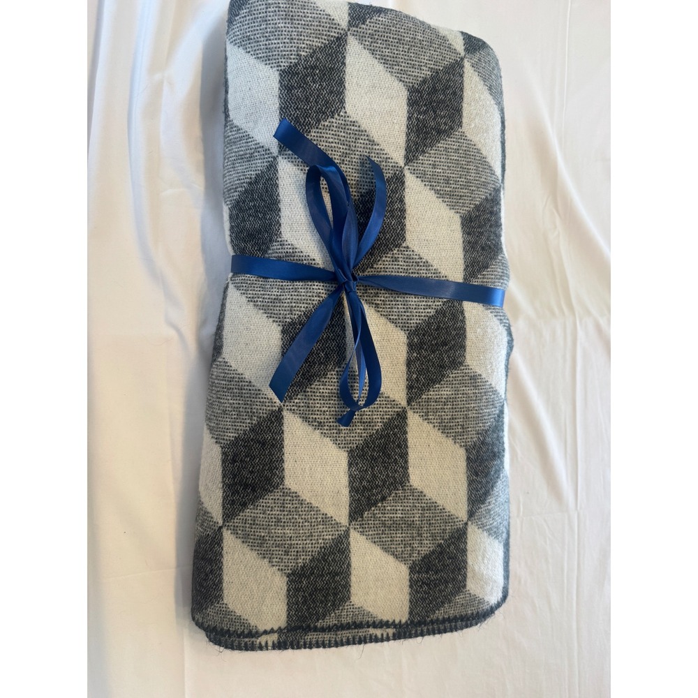 Project 62 Nate Berkus Geometric Cube Throw Blanket Gray Black White MCM 3D
